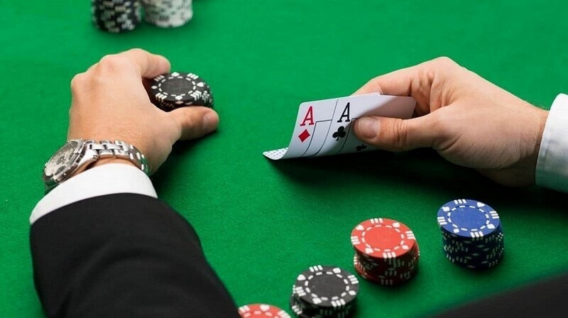 uật chơi poker đơn giản